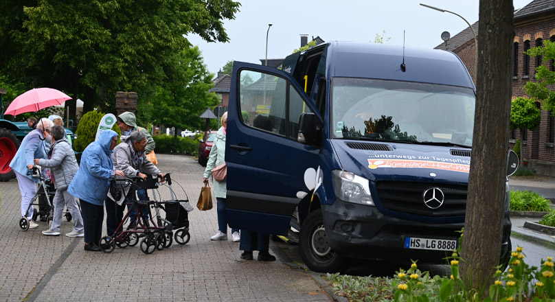 750-jahr-feier-merbeck-haus-magret-Ausflug-abreise-eigener-seniorenbus