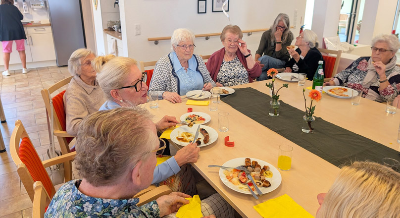 sommerfest-2025-haus-margret-haus-maria-miteinander-essen-und-reden