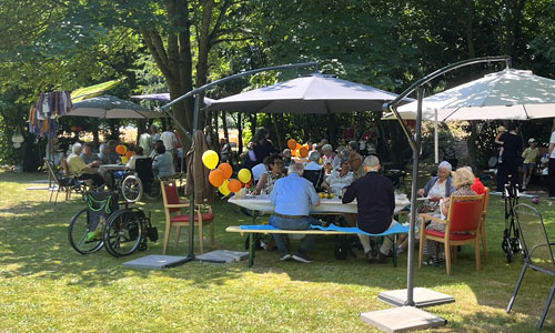 sommerfest-2026-haus-margret-wegberg-merbeck-im-schatten-draussen